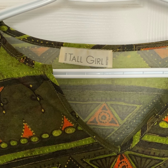 Pretty, sheer and flowy long sleeve - Picture 4 of 4